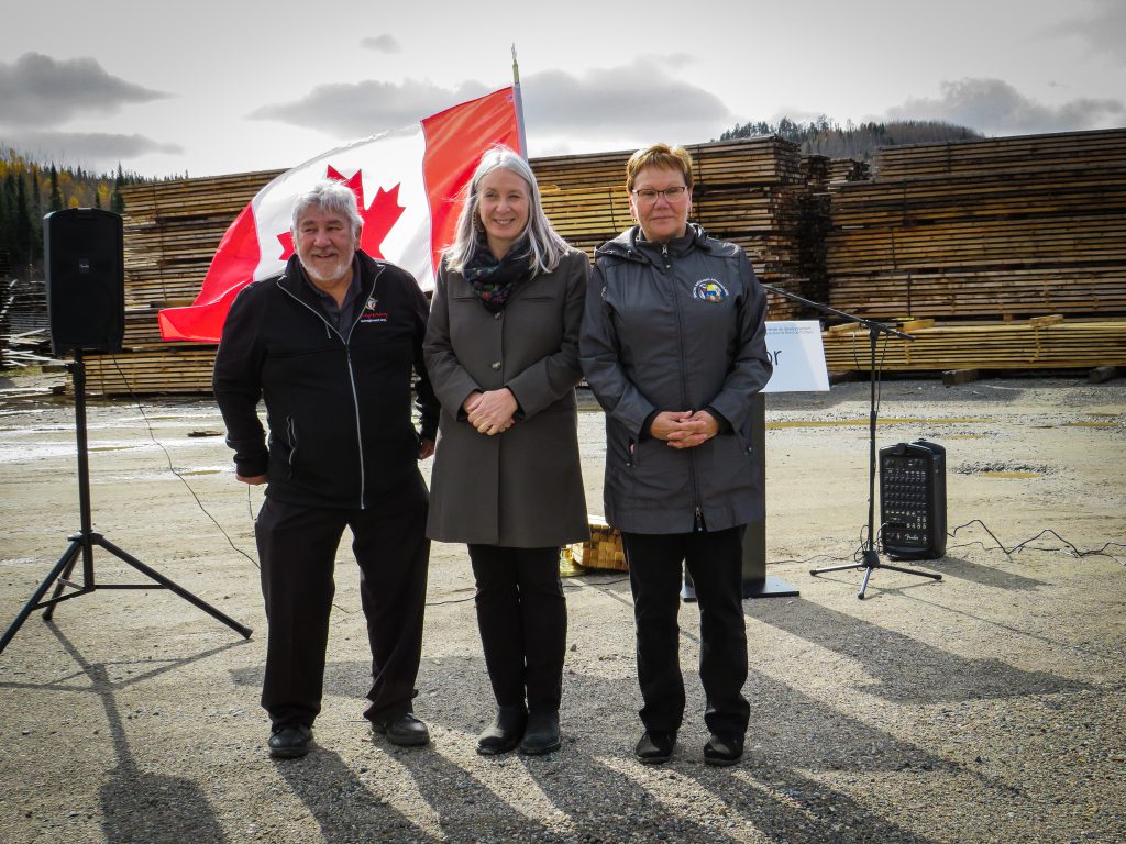 From left to right: Chief Paul Gladu, Minister Patty Hajdu, Councillor Tracy Gibson
